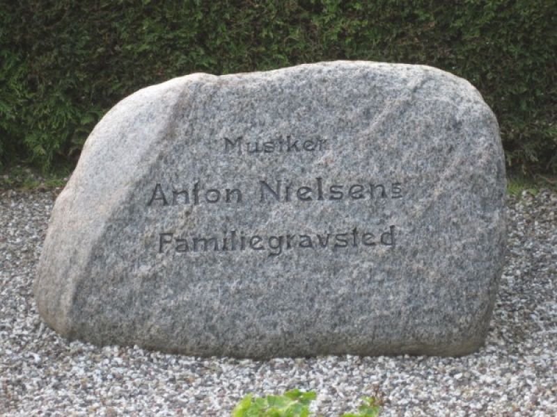 Anton Nielsen's familiegravsted.jpg